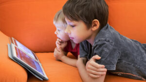 Read more about the article How to Monitor Your Kids’ Online Activity Remotely