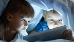Read more about the article Five Tips for Managing Your Child’s Screen Time